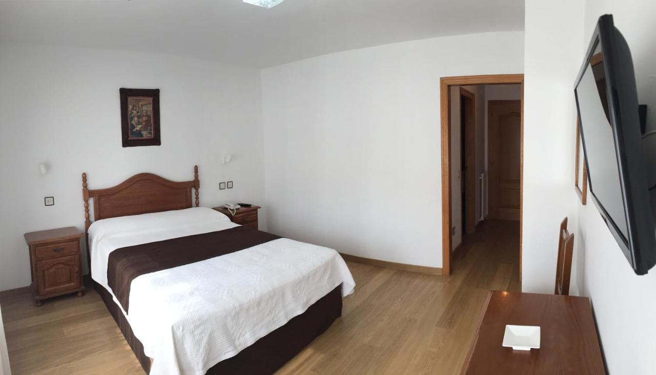 Hotel Trespalacios Panes Exterior photo